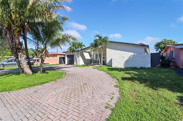 6765 Ixora Dr, Miramar FL 33023 - Miramar, FL - Photo 4