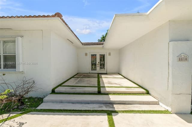 8810 Garland Ave, Surfside FL 33154 - Surfside, FL - Photo 2