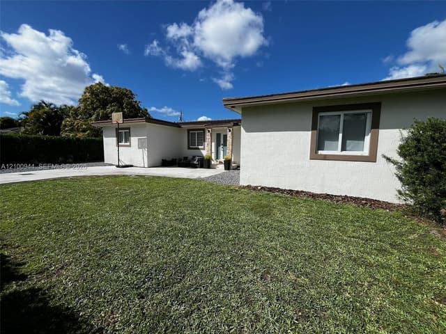 9975 NW 27th Ter, Doral FL 33172 - Doral, FL - Photo 2