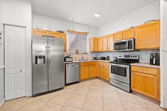 122 Seminole Lakes Drive, Royal Palm Beach FL 33411 - Royal Palm Beach, FL - Photo 5