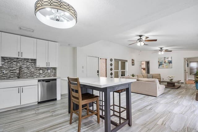 387 NW 39th Way, Deerfield Beach FL 33442 - Deerfield Beach, FL - Photo 7