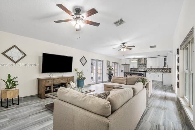 387 NW 39th Way, Deerfield Beach FL 33442 - Deerfield Beach, FL - Photo 4