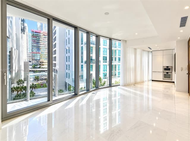 300 Biscayne Boulevard Way # 506E, Miami FL 33131 - Miami, FL - Photo 2
