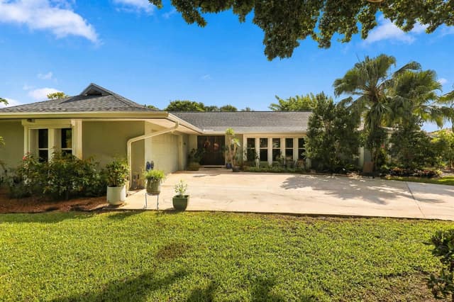 9714 HONEYSUCKLE Avenue, Palm Beach Gardens FL 33410 - Palm Beach Gardens, FL - Photo 2