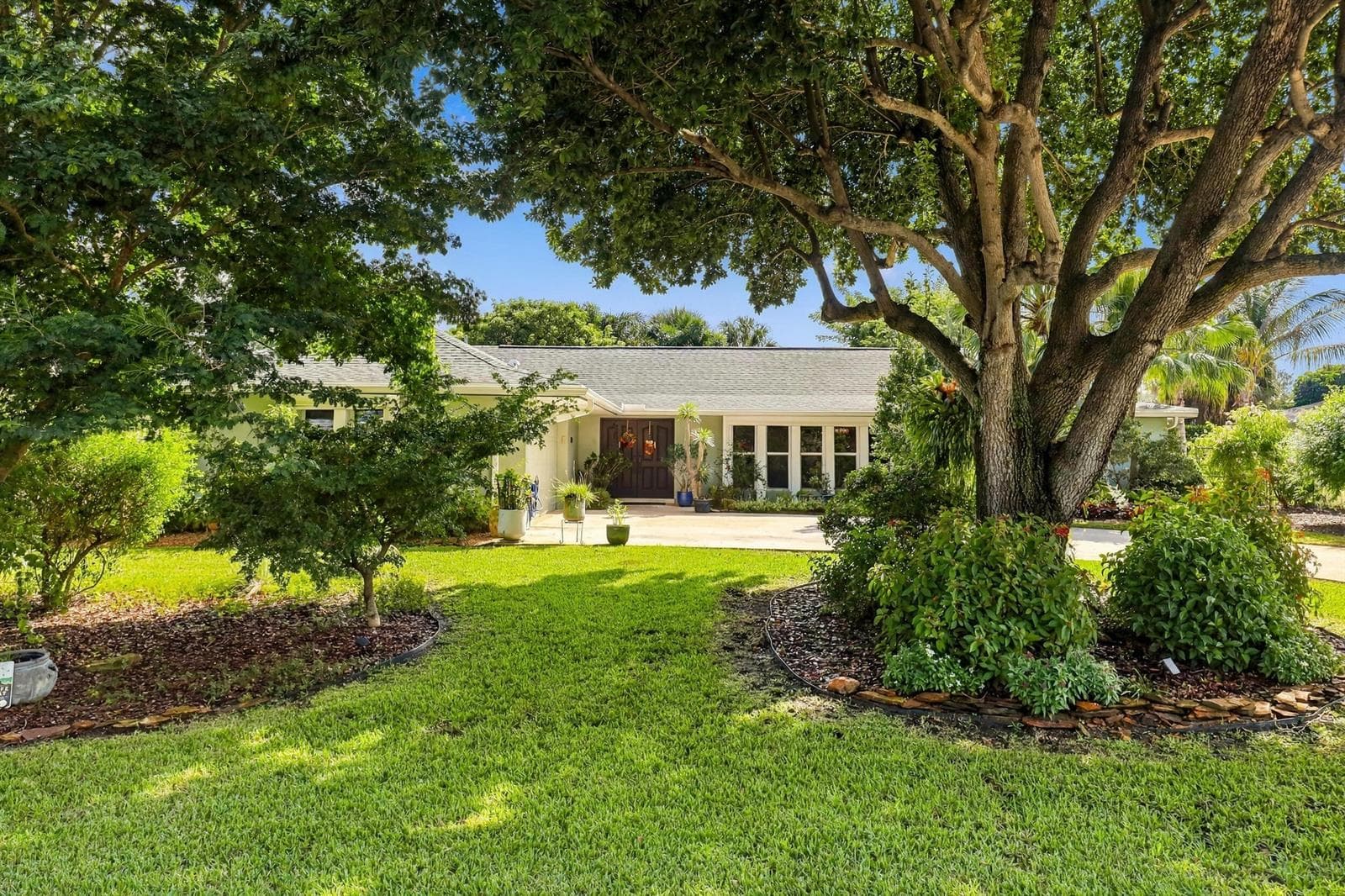 9714 HONEYSUCKLE Avenue, Palm Beach Gardens FL 33410 - Palm Beach Gardens, FL - Photo 1