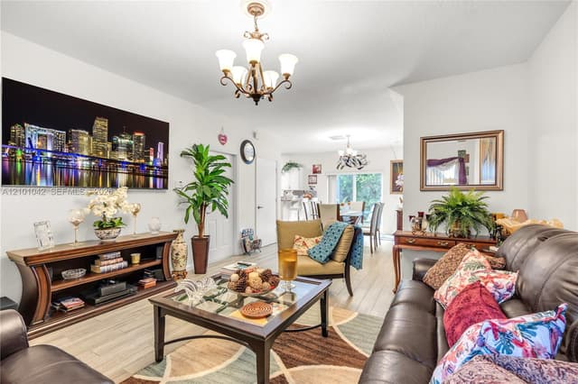 7469 Tam Oshanter Blvd, North Lauderdale FL 33068 - North Lauderdale, FL - Photo 5