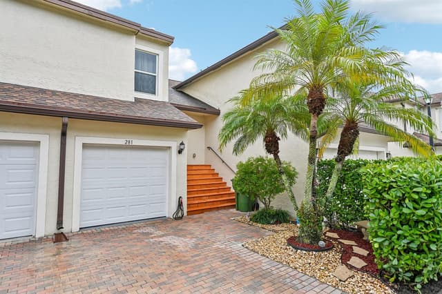 281 SW 95TH Terrace, Pembroke Pines FL 33025 - Pembroke Pines, FL - Photo 2