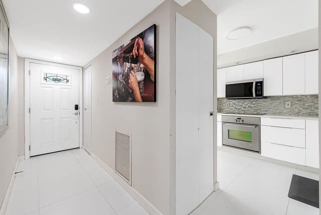 985 SE 19th Avenue, Deerfield Beach FL 33441 - Deerfield Beach, FL - Photo 2