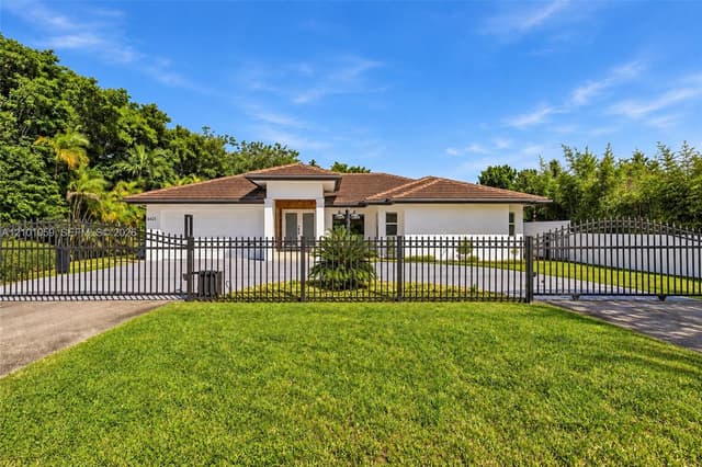 6421 Miller Dr, South Miami FL 33155 - South Miami, FL - Photo 3