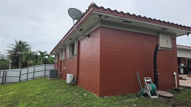 8065 SW 205th Ter, Cutler Bay FL 33189 - Cutler Bay, FL - Photo 3