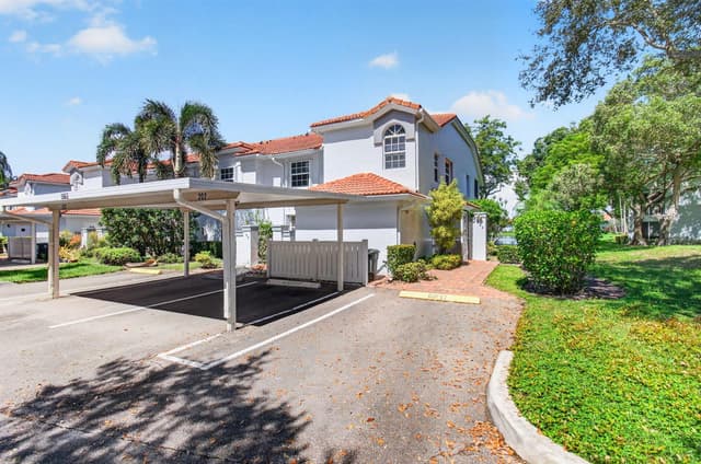 9865 Seacrest Circle # 202, Boynton Beach FL 33437 - Boynton Beach, FL - Photo 2