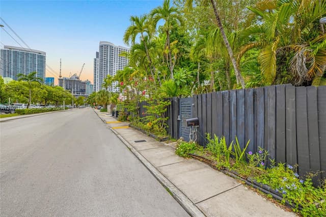 917 SE 2nd Ct, Fort Lauderdale FL 33301 - Fort Lauderdale, FL - Photo 2