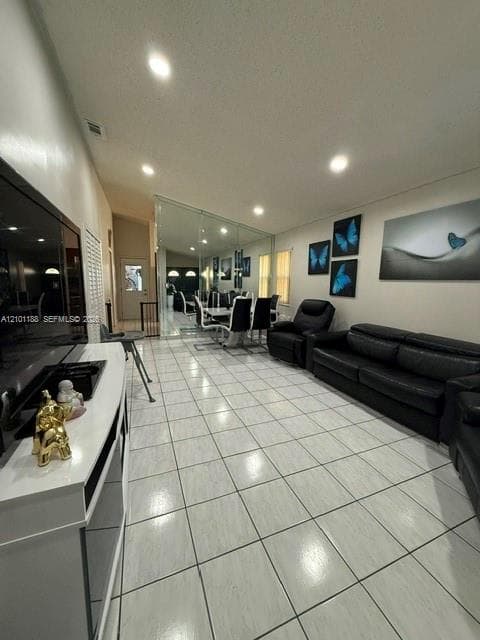 6968 W 24th Ct, Hialeah FL 33016 - Hialeah, FL - Photo 3