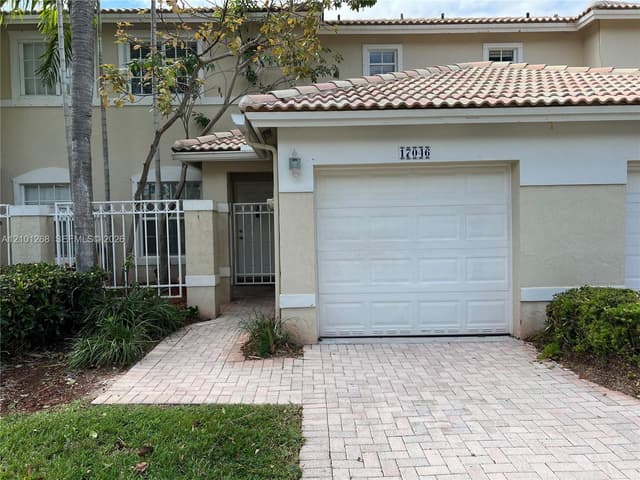 17046 NW 22nd St, Pembroke Pines FL 33028 - Pembroke Pines, FL - Photo 2