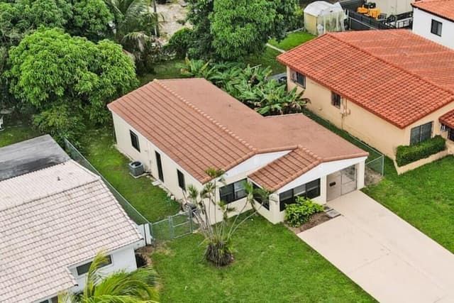 1532 NE 173RD Street, North Miami Beach FL 33162 - North Miami Beach, FL - Photo 2
