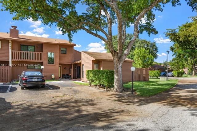 6185 Live Oak Ct # C, Tamarac FL 33319 - Tamarac, FL - Photo 2
