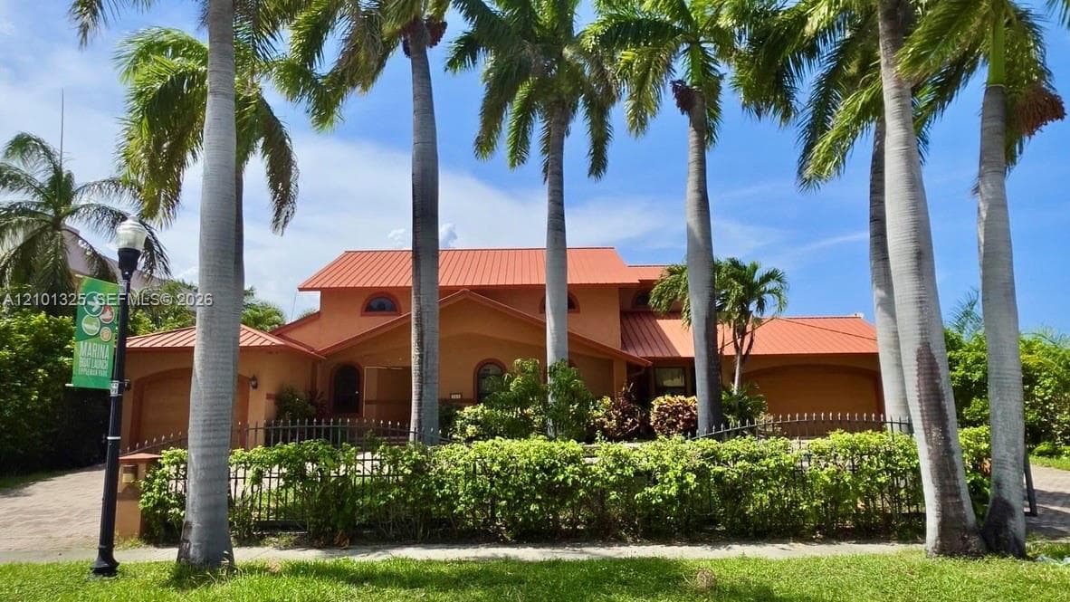 741 Tyler St, Hollywood FL 33019 - Hollywood, FL - Photo 1