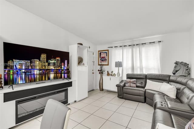 7810 Pembroke Rd, Miramar FL 33023 - Miramar, FL - Photo 5