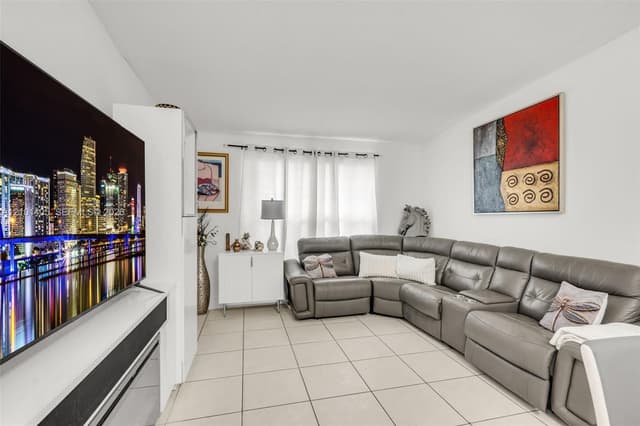 7810 Pembroke Rd, Miramar FL 33023 - Miramar, FL - Photo 4