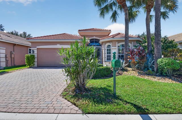 8066 Rossini Way, Lake Worth FL 33467 - Lake Worth, FL - Photo 2