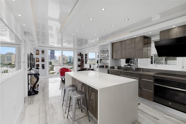 345 Ocean Dr # 705, Miami Beach FL 33139 - Miami Beach, FL - Photo 3