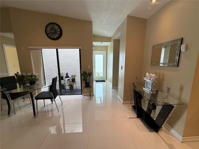 17819 NW 66th Ct Cir, Hialeah FL 33015 - Hialeah, FL - Photo 7