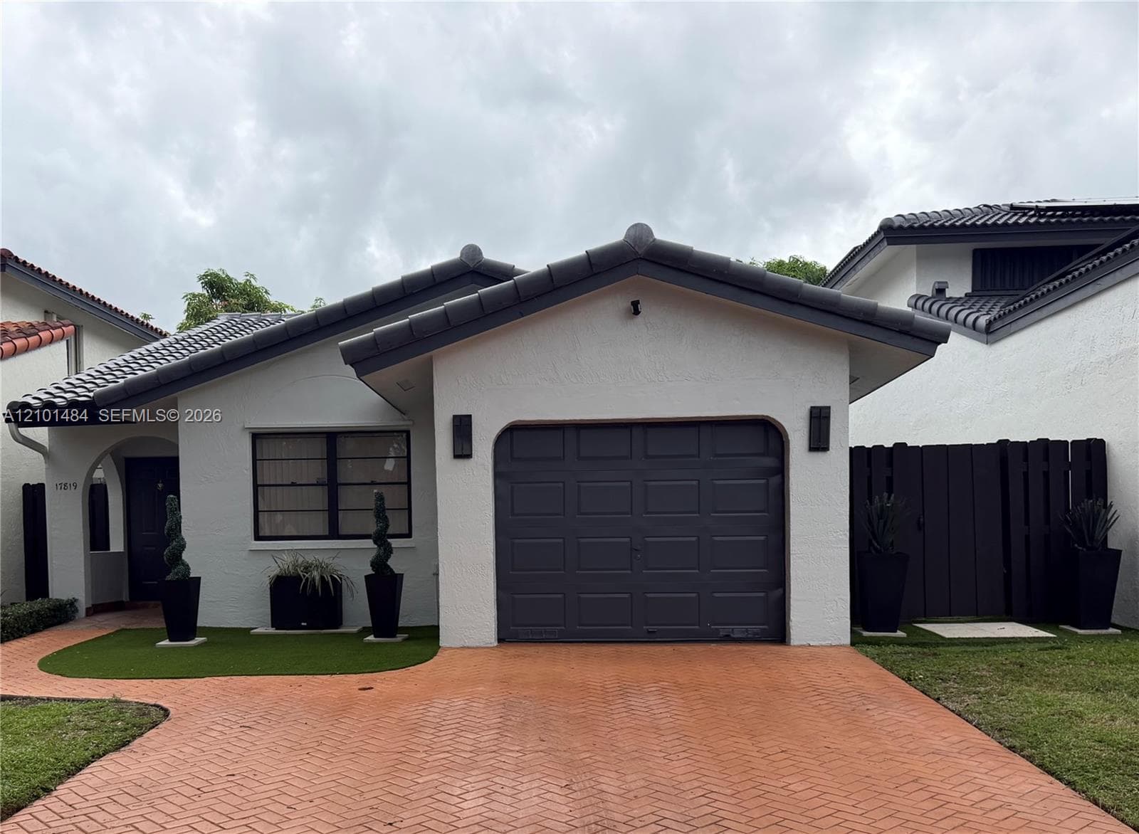 17819 NW 66th Ct Cir, Hialeah FL 33015 - Hialeah, FL - Photo 1