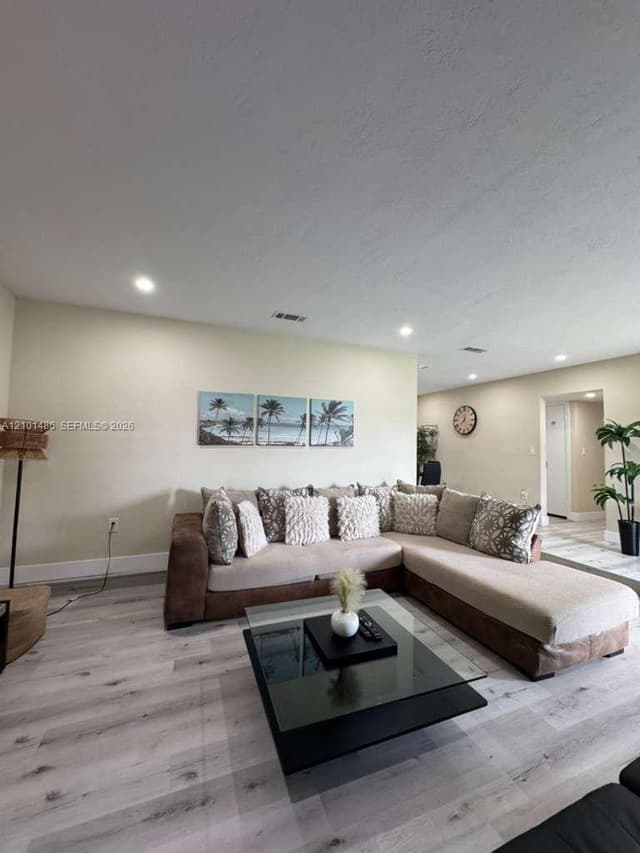 821 NW 173rd Ter, Miami Gardens FL 33169 - Miami Gardens, FL - Photo 3