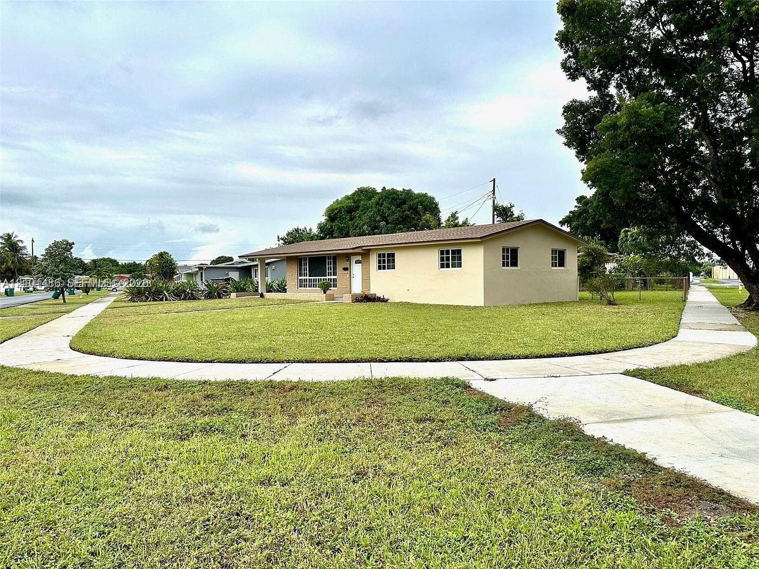 821 NW 173rd Ter, Miami Gardens FL 33169 - Miami Gardens, FL - Photo 1