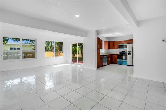 7612 Plantation Blvd, Miramar FL 33023 - Miramar, FL - Photo 2