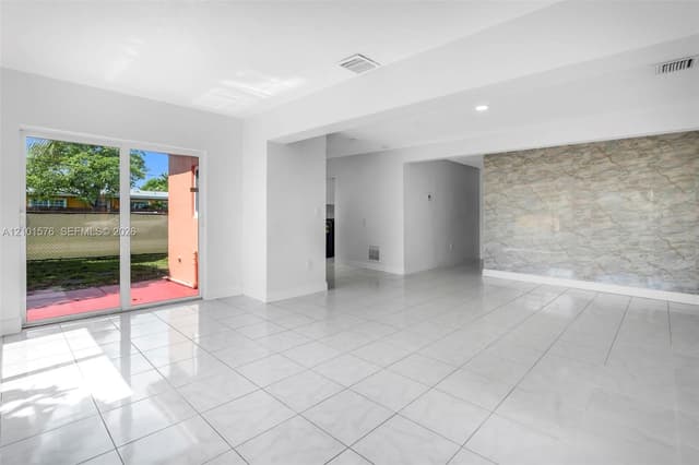 7612 Plantation Blvd, Miramar FL 33023 - Miramar, FL - Photo 7