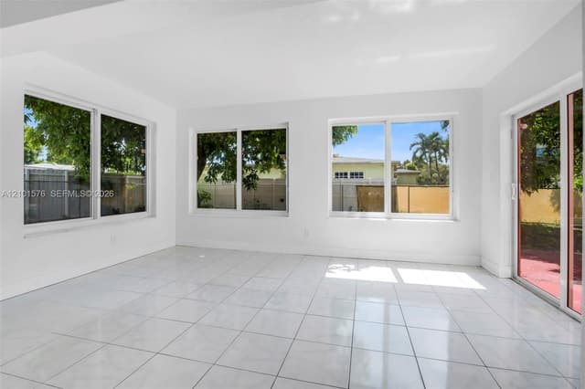 7612 Plantation Blvd, Miramar FL 33023 - Miramar, FL - Photo 3