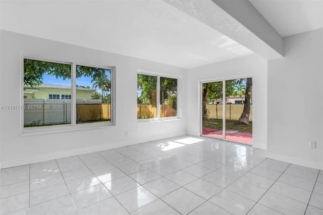 7612 Plantation Blvd, Miramar FL 33023 - Miramar, FL - Photo 4