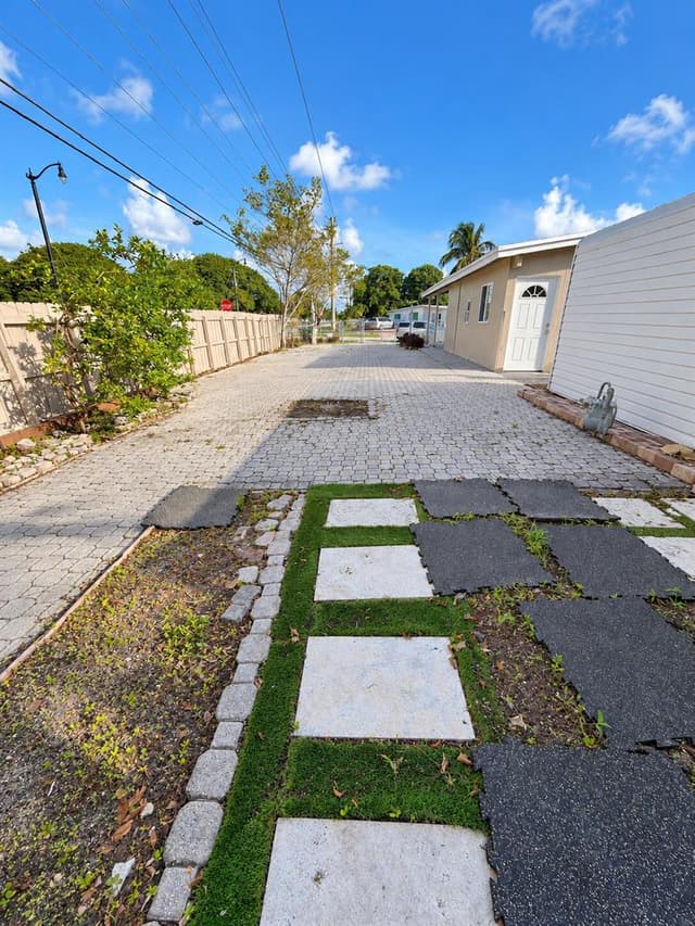 1500 NE 42ND Court, Pompano Beach FL 33064 - Pompano Beach, FL - Photo 3