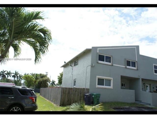 9030 SW 203rd Ter, Cutler Bay FL 33189 - Cutler Bay, FL - Photo 2