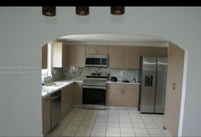 9030 SW 203rd Ter, Cutler Bay FL 33189 - Cutler Bay, FL - Photo 3