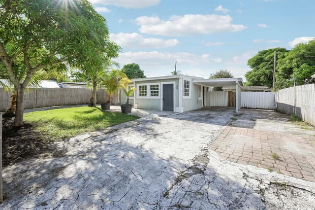 130 PLUM TREE Drive, Lake Worth FL 33462 - Lake Worth, FL - Photo 2