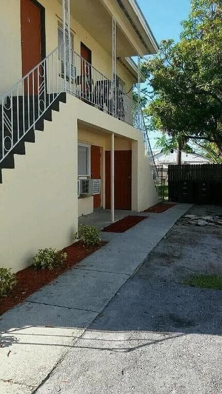 516 20TH Street # A, West Palm Beach FL 33407 - West Palm Beach, FL - Photo 2
