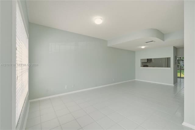 16679 Hemingway Dr, Weston FL 33326 - Weston, FL - Photo 3