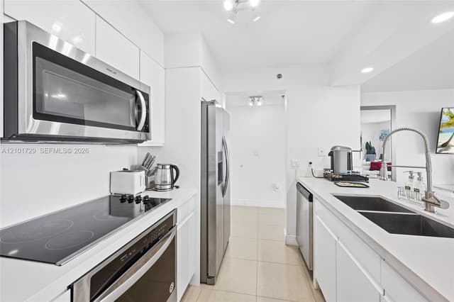 1200 Brickell Bay Dr # 3701, Miami FL 33131 - Miami, FL - Photo 7