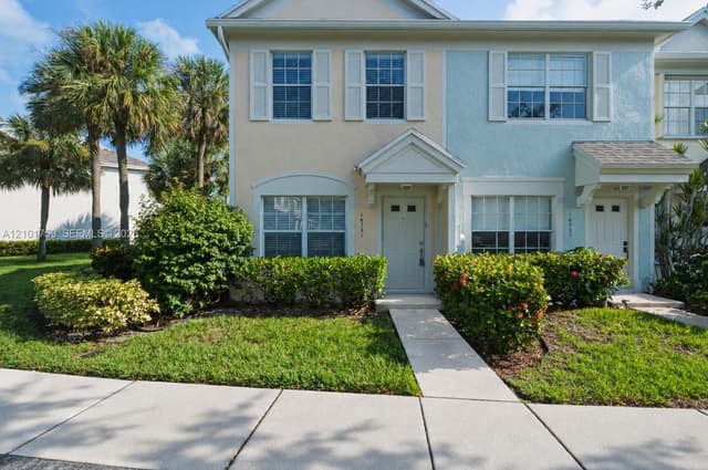 16731 Hemingway Dr, Weston FL 33326 - Weston, FL - Photo 2