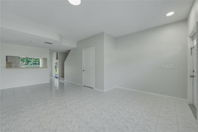 16731 Hemingway Dr, Weston FL 33326 - Weston, FL - Photo 6