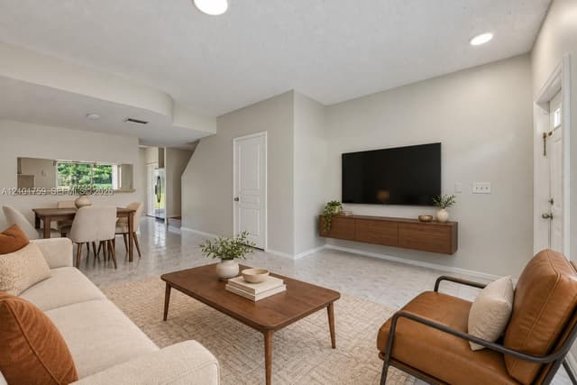 16731 Hemingway Dr, Weston FL 33326 - Weston, FL - Photo 5