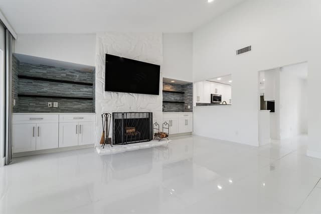 15 Tournament Boulevard, Palm Beach Gardens FL 33418 - Palm Beach Gardens, FL - Photo 2