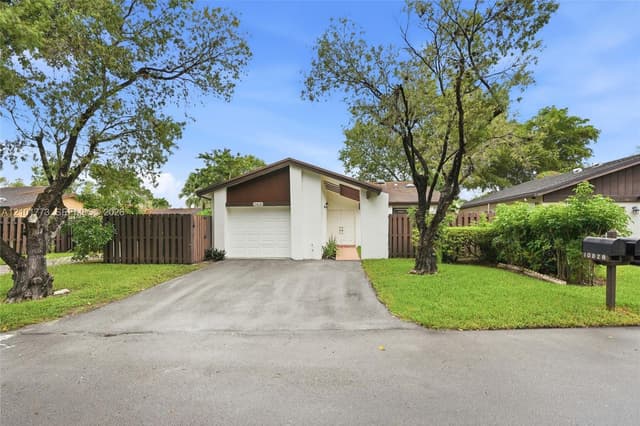 10828 SW 132nd Cir Ct, Miami FL 33186 - Miami, FL - Photo 2