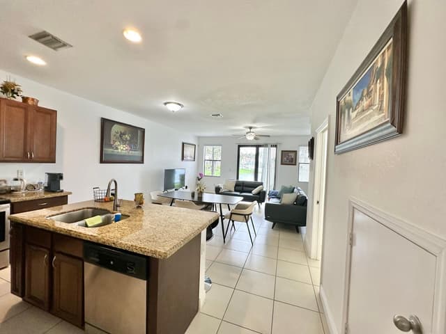1079 NW 33rd Manor, Pompano Beach FL 33064 - Pompano Beach, FL - Photo 4