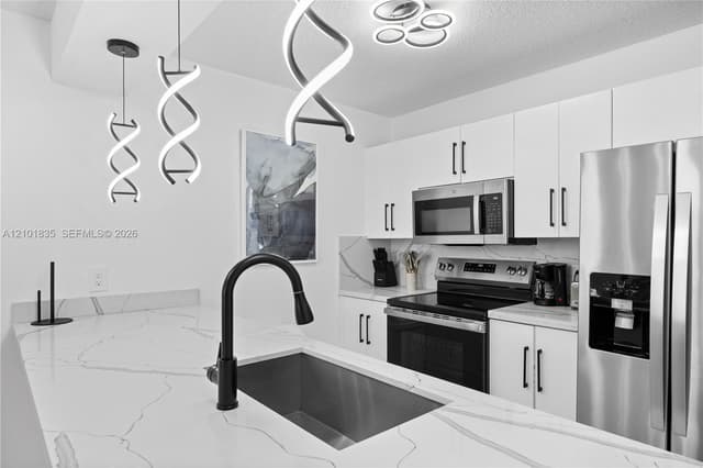 1200 Brickell Bay Dr # 1907, Miami FL 33131 - Miami, FL - Photo 4