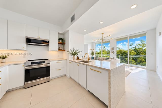 2020 Prairie Ave # 404, Miami Beach FL 33139 - Miami Beach, FL - Photo 2