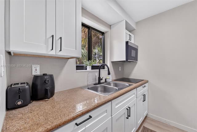 433 NW 15th Way, Fort Lauderdale FL 33311 - Fort Lauderdale, FL - Photo 5