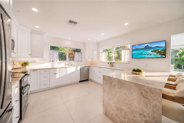 649 Azalea Ct, Plantation FL 33317 - Plantation, FL - Photo 2